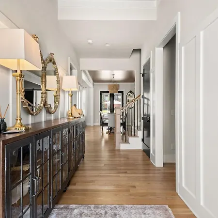 Holiday home The Blue Note - Luxe Outdoor Retreat & Pool - Close To Downtown