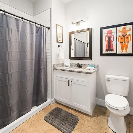 Holiday home Great Location Short Drive To Downtown *