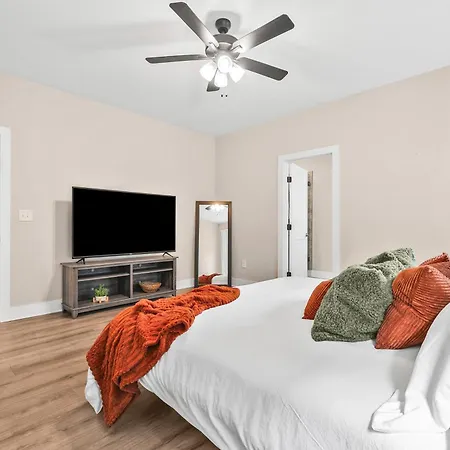 10 Mins To Broadway & Dt King Suites, Sleeps 12 Holiday home