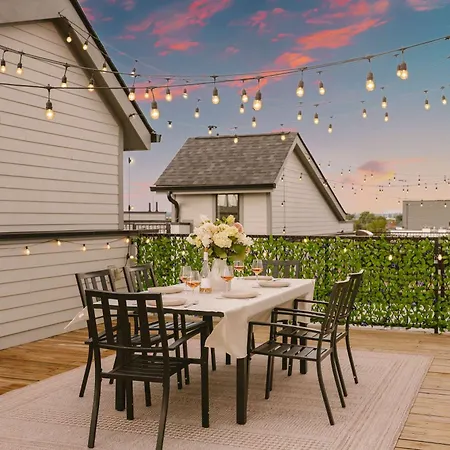 Holiday home The Velvet Spur - Rooftop Retreat Near Germantown