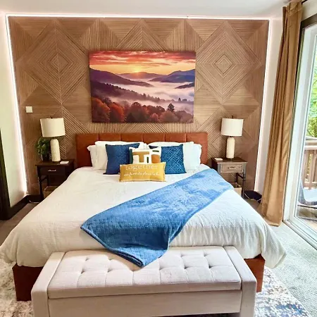 King Bed Near Vandy Honky Tonks And Tsu Holiday home