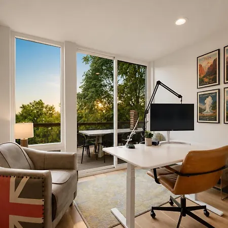 The Songwriter's Mansion Rooftop & Skyline Views *