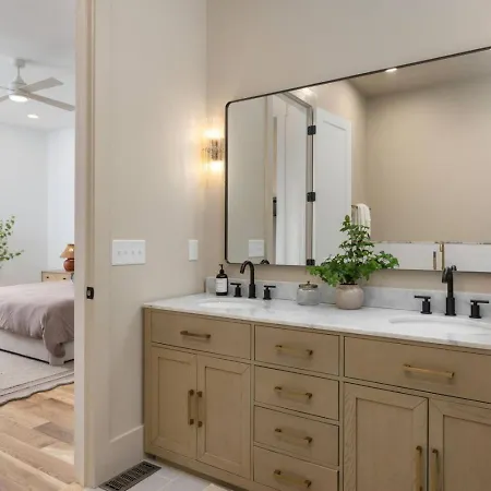 12 South With Rooftop Sauna, Wet Bar, And Two Car Garage