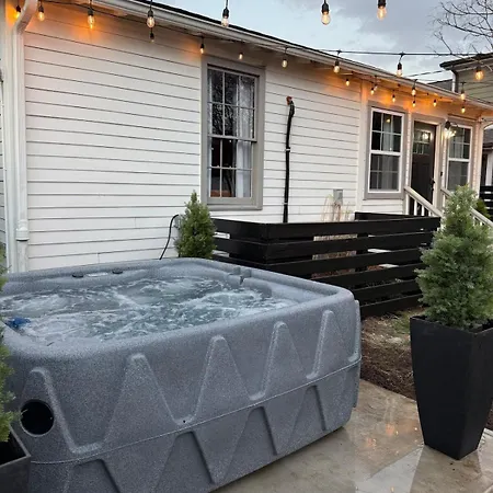 Holiday home Speakeasy. East Nash. Hot Tub. Mins To Broadway