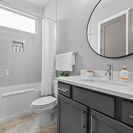 Holiday home Music Getaway 4br Near Broadway *