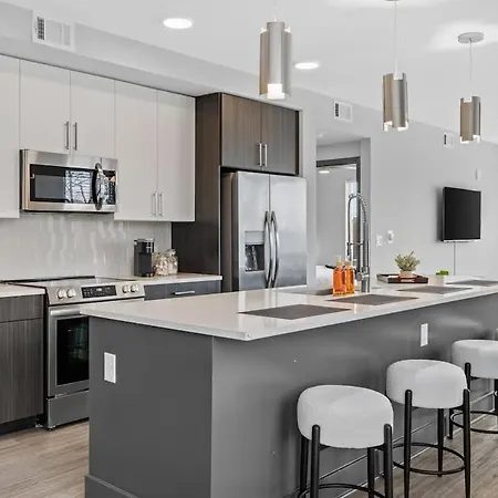 Holiday home Luxe 2br W Views Near Broadway & Music Row