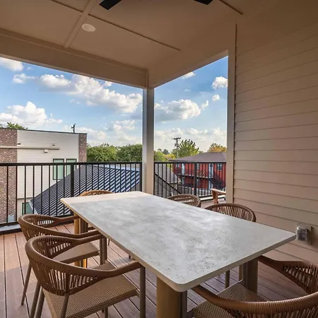 Modern Comfort | Pool, Fitness & Firepit * Nashville