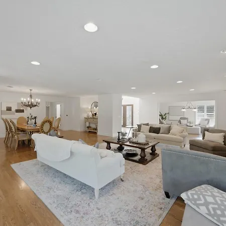 Unwind By The Fireplace In North Holiday home *