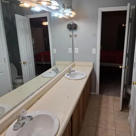 Old School Cool 3br Minutes To Downtown Holiday home *