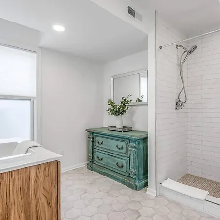 Charming Spacious - 10 Mins To Downtown