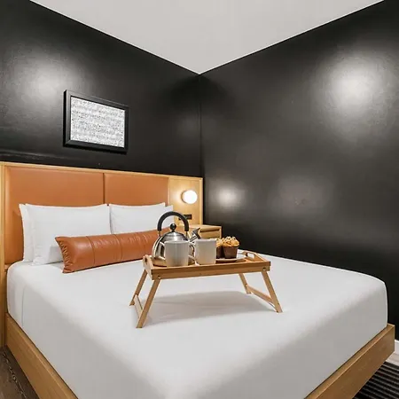 Holiday home Nocturne - Pool & Gym - Mins To Broadway