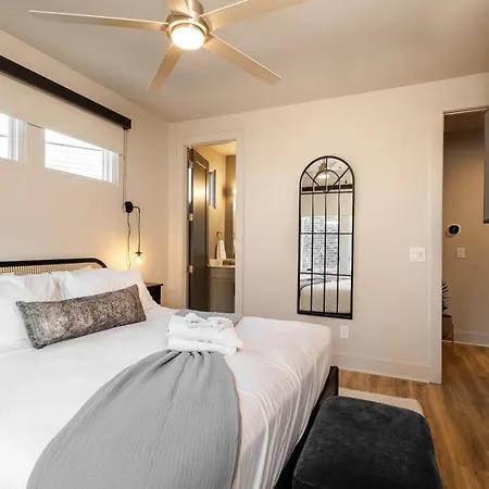 Wellness Escape | Gym, Cold Plunge, Sauna & Pool Holiday home Nashville