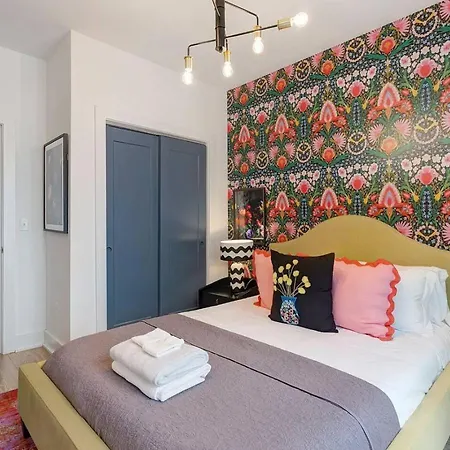 Elegant With Downtown Views Rooftop Hot Tub And Garage Holiday home