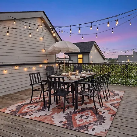 The Velvet Spur - Rooftop Retreat Near Germantown Holiday home Nashville