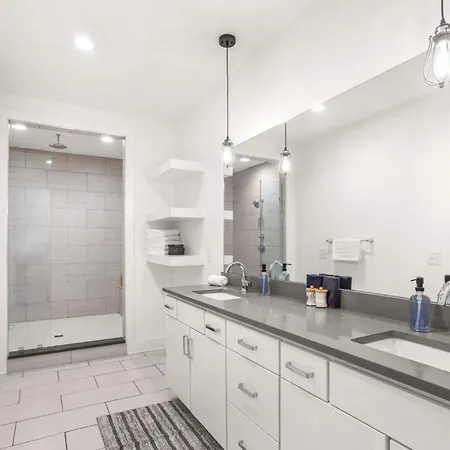2 Units Sleeps 24 Nashville's Location *