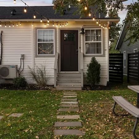 Holiday home Speakeasy. East Nash. Hot Tub. Mins To Broadway Nashville