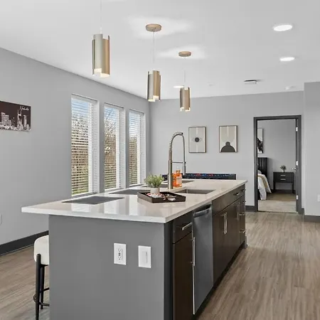 Holiday home Luxe 2br W Views Near Broadway & Music Row *