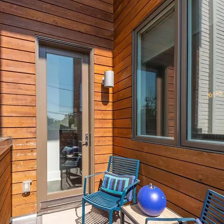 Holiday home Amazing Rooftop Walk To 12s 4th Night Free *