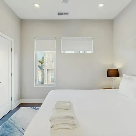 Downtown West End Retreat Near Broadway *
