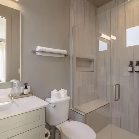 Wellness Retreat | Sauna, Cold Plunge, Heated Pool Holiday home
