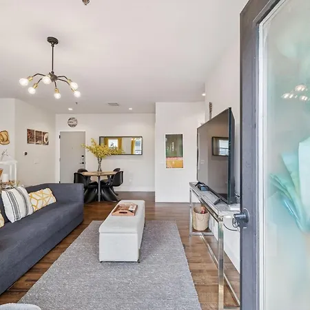 Luxury 2br Midtown Near Broadway & Pool Nashville