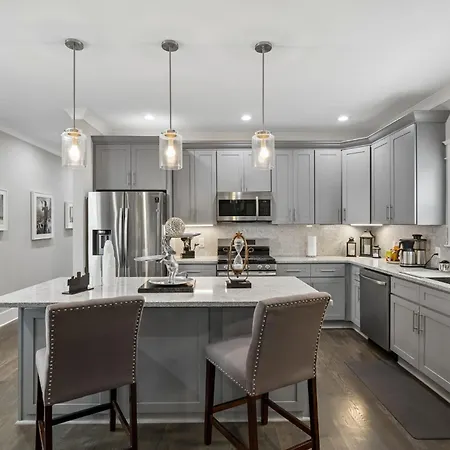 In Style Spacious Nash Near Broadway Nashville