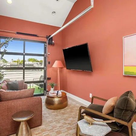 Holiday home 2 Units Sleeps 24 Nashville's Location *