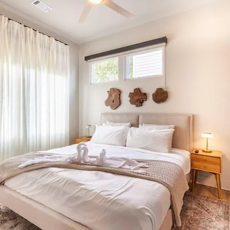 Heated Pool + Hot Tub + Sauna • 7 Min To Broadway Holiday home Nashville