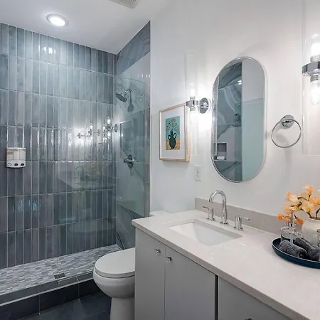 Elegant With Downtown Views Rooftop Hot Tub And Garage