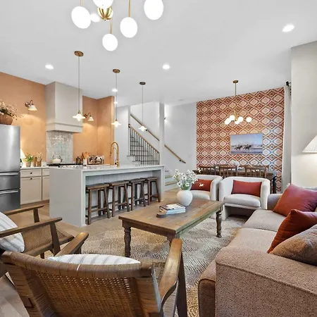 The Velvet Spur - Rooftop Retreat Near Germantown *