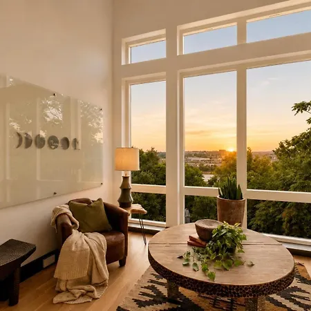 The Songwriter's Mansion Rooftop & Skyline Views *