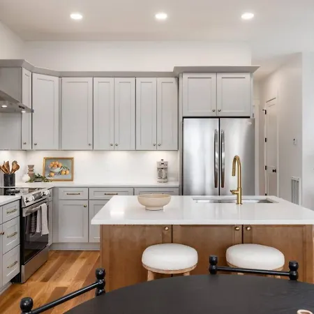 12 South With Rooftop Sauna, Wet Bar, And Two Car Garage *