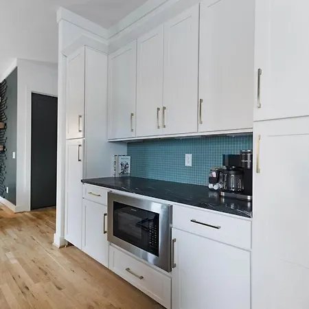 Holiday home The Duet - Rooftop Lounge - 5 Mins To Broadway *