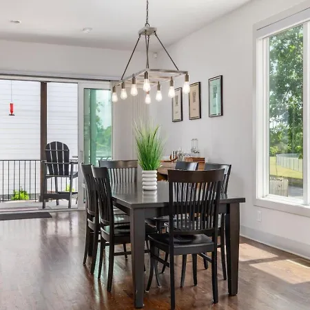 House With Rooftop Patio, Next To A Park, 3 Miles To Downtown