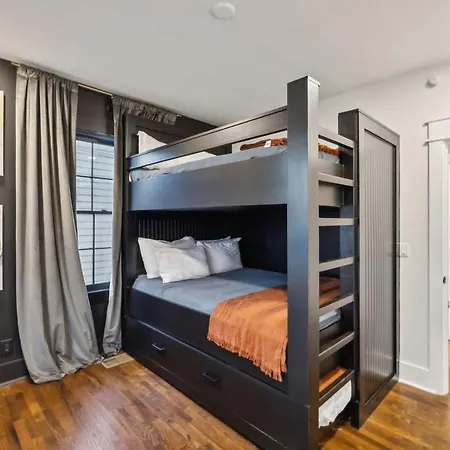 Speakeasy. East Nash. Hot Tub. Mins To Broadway Holiday home
