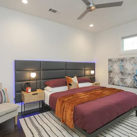 Holiday home Amazing Rooftop Walk To 12s 4th Night Free Nashville