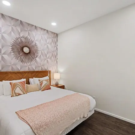 Holiday home Trendy For 4 W Shared Pool Near The Gulch *