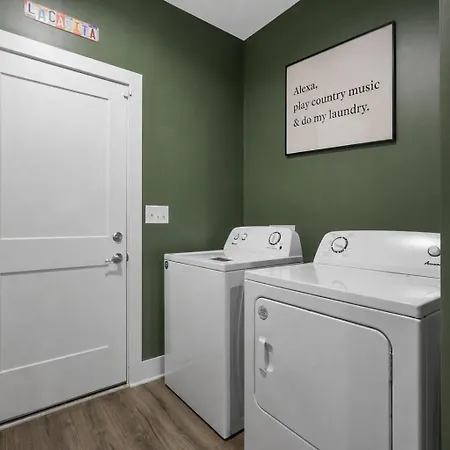 10 Mins To Broadway & Dt King Suites, Sleeps 12 Holiday home Nashville