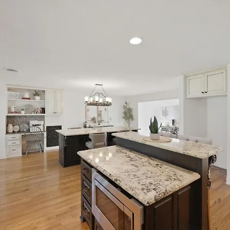 Unwind By The Fireplace In North Holiday home Nashville