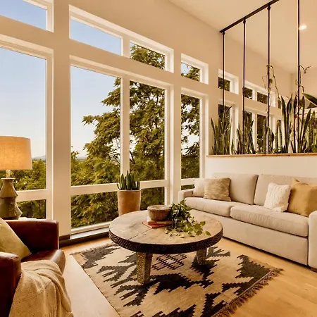 The Songwriter's Mansion Rooftop & Skyline Views