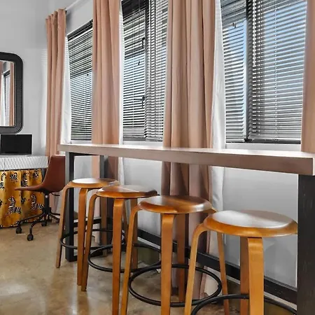 Elegant 1br Near Airport & Downtown Holiday home