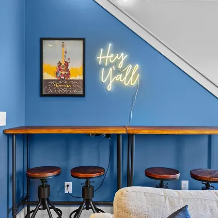 Sounds Like Fun- Hot Tub & Rooftop Views Holiday home