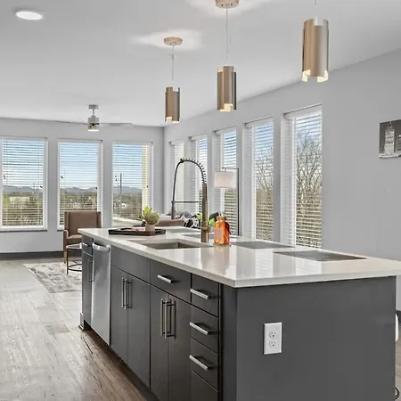 Luxe 2br W Views Near Broadway & Music Row Holiday home *