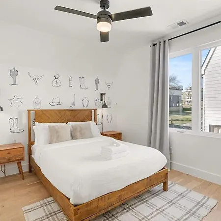 Holiday home Rodeo - Rooftop Patio - Minutes To Broadway *