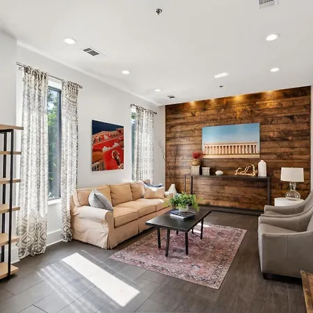 Holiday home Trendy For 2 Near Centennial Park & Vandy