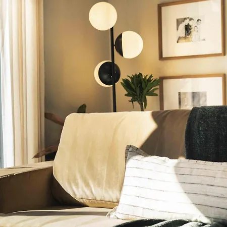 Holiday home The Amenities | Heated Pool | 7 Mins-broadway