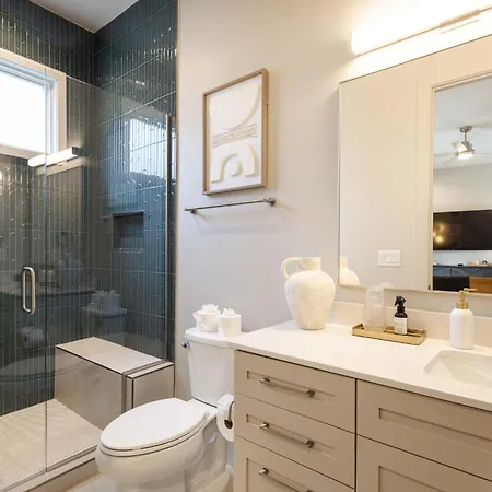 Modern Comfort | Secure + Pool & Sauna Holiday home *