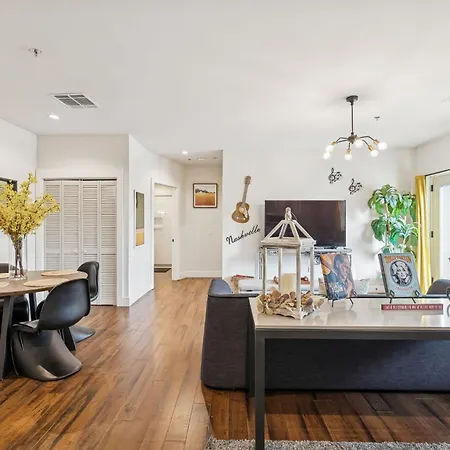Luxury 2br Midtown Near Broadway & Pool Nashville