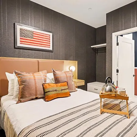 Fortissimo - Pool - Gym - Mins To Broadway Holiday home