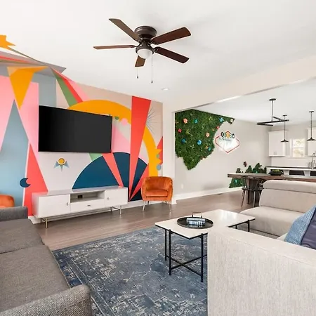 Luxury Townhome Rooftop Deck Near Broadway